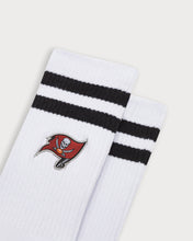 Load image into Gallery viewer, L&amp;L – NFL Classics Buccaneers Stripes – ’90 Sport Socks white
