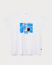 Lade das Bild in den Galerie-Viewer, L&amp;L –Tsubasa Ozora Bicycle Kick – &#39;94 Campus T-Shirt white
