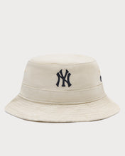 Lade das Bild in den Galerie-Viewer, TPG – 47 Brand MLB Yankees Monogram – Bucket Hat cream
