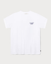 Load image into Gallery viewer, L&amp;L – Snoopy Backyard Series – &#39;94 Campus T-Shirt white

