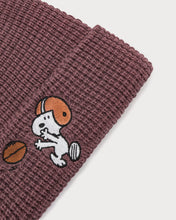 Load image into Gallery viewer, L&amp;L – Snoopy Backyard Bowl – &#39;02 Beanie maroon
