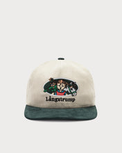 Lade das Bild in den Galerie-Viewer, L&amp;L – Långstrump Crew – &#39;15 Merch Cap green/beige

