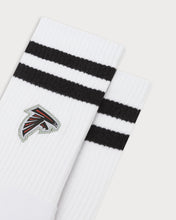 Load image into Gallery viewer, L&amp;L – NFL Classics Falcons Stripes – ’90 Sport Socks white
