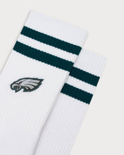 Load image into Gallery viewer, L&amp;L – NFL Classics Eagles Stripes – ’90 Sport Socks white
