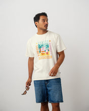 Lade das Bild in den Galerie-Viewer, L&amp;L – Mummy Pig Sunscreen – &#39;89 Band T-Shirt cream
