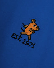Load image into Gallery viewer, L&amp;L – Maus Läuft – &#39;94 Campus T-Shirt blue
