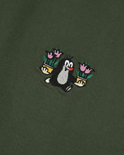 Load image into Gallery viewer, L&amp;L – Maulwurf Flowers – &#39;94 Campus T-Shirt - green
