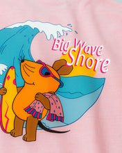 Lade das Bild in den Galerie-Viewer, L&amp;L – Maus Big Wave – &#39;94 Campus T-Shirt pink
