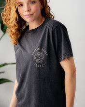 Lade das Bild in den Galerie-Viewer, L&amp;L – Maus Roses – &#39;89 Band T-Shirt black
