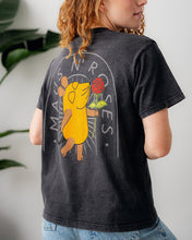 Lade das Bild in den Galerie-Viewer, L&amp;L – Maus Roses – &#39;89 Band T-Shirt black
