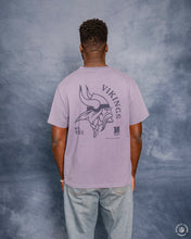 Charger l&#39;image dans la galerie, L&amp;L – NFL Classics Vikings – ’89 Band T-Shirt purple
