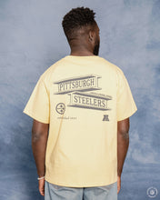 Charger l&#39;image dans la galerie, L&amp;L – NFL Classics Steelers – ’89 Band T-Shirt yellow
