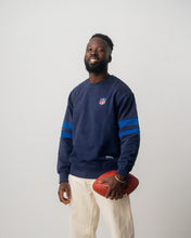 Load image into Gallery viewer, L&amp;L – NFL Benjamin als Footballer – ’96 Box Sweater navy
